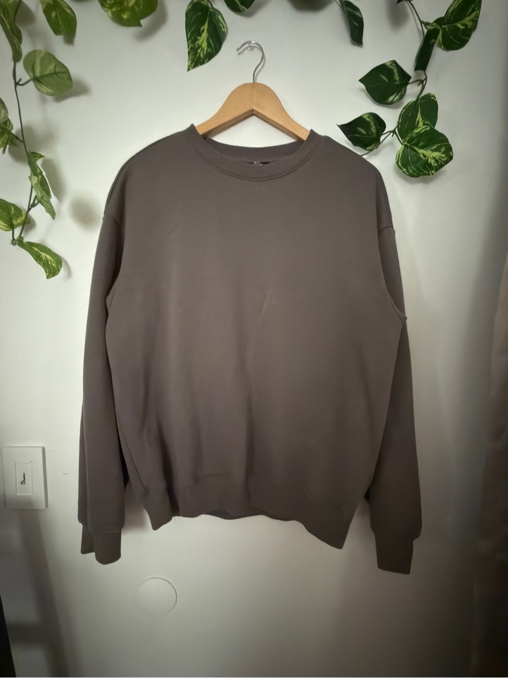H&M Men's Crewneck Sweater in Taupe Gray